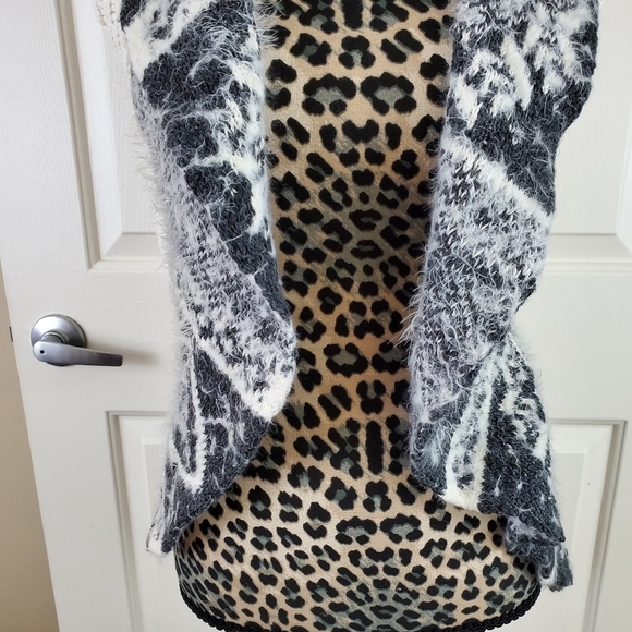 * DONATING 4/30/24* Max Studio Kids Sweater Vest - Picture 5 of 13